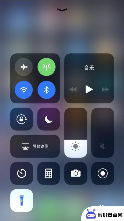 苹果手机怎么打开手机电筒 iPhone手机手电筒怎么打开