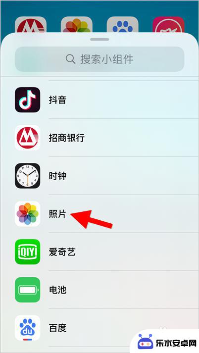 苹果手机如何在桌面上添加照片 iOS14怎样将自己喜欢的照片放置在桌面上